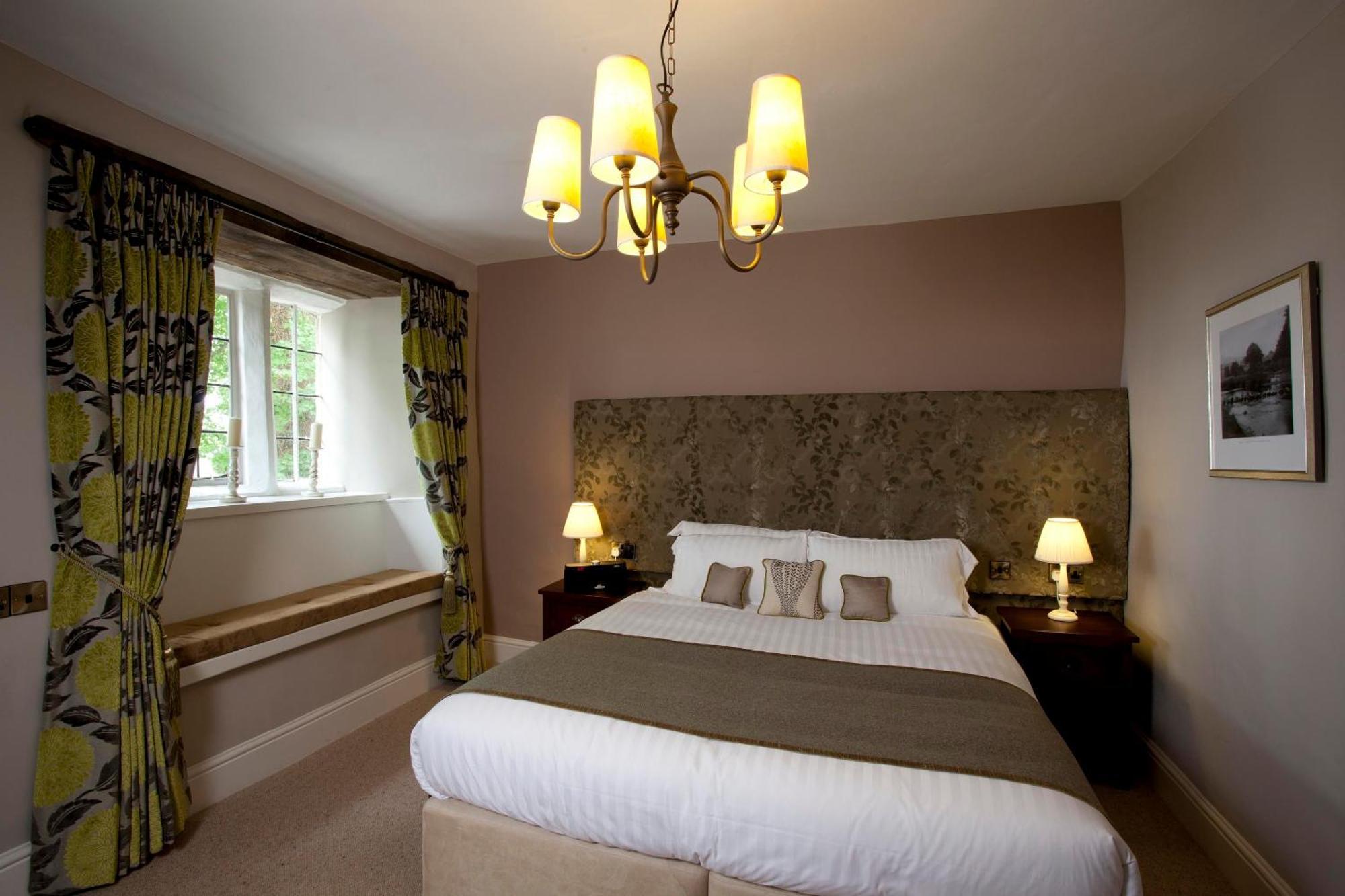 The Three Crowns 호텔 차그퍼드 외부 사진 A bedroom at The Old parsonage