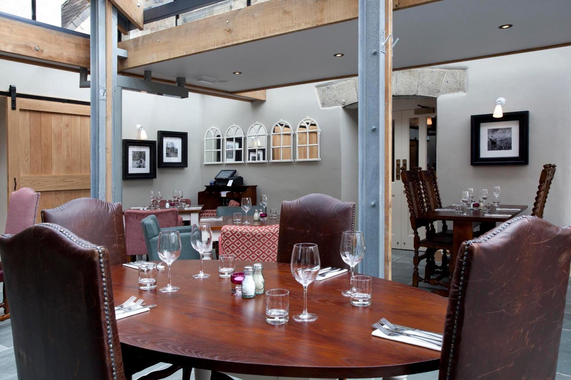 The Three Crowns 호텔 차그퍼드 외부 사진 The restaurant at The Swan