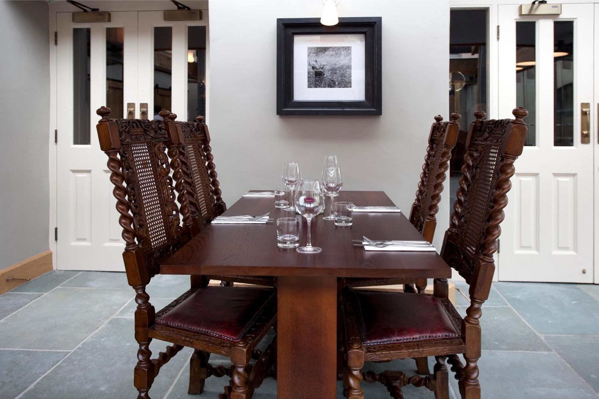 The Three Crowns 호텔 차그퍼드 외부 사진 The restaurant at The Old Ship