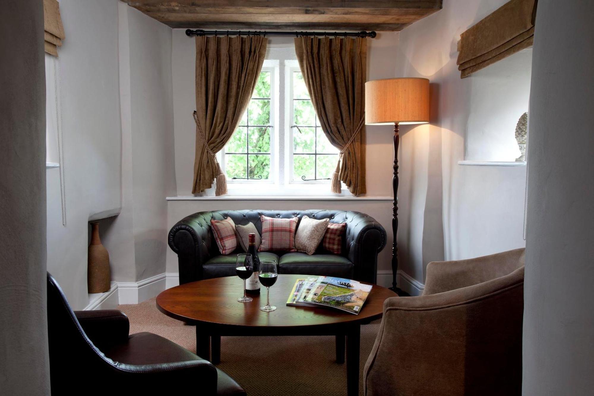 The Three Crowns 호텔 차그퍼드 외부 사진 The lounge at The Old Vicarage