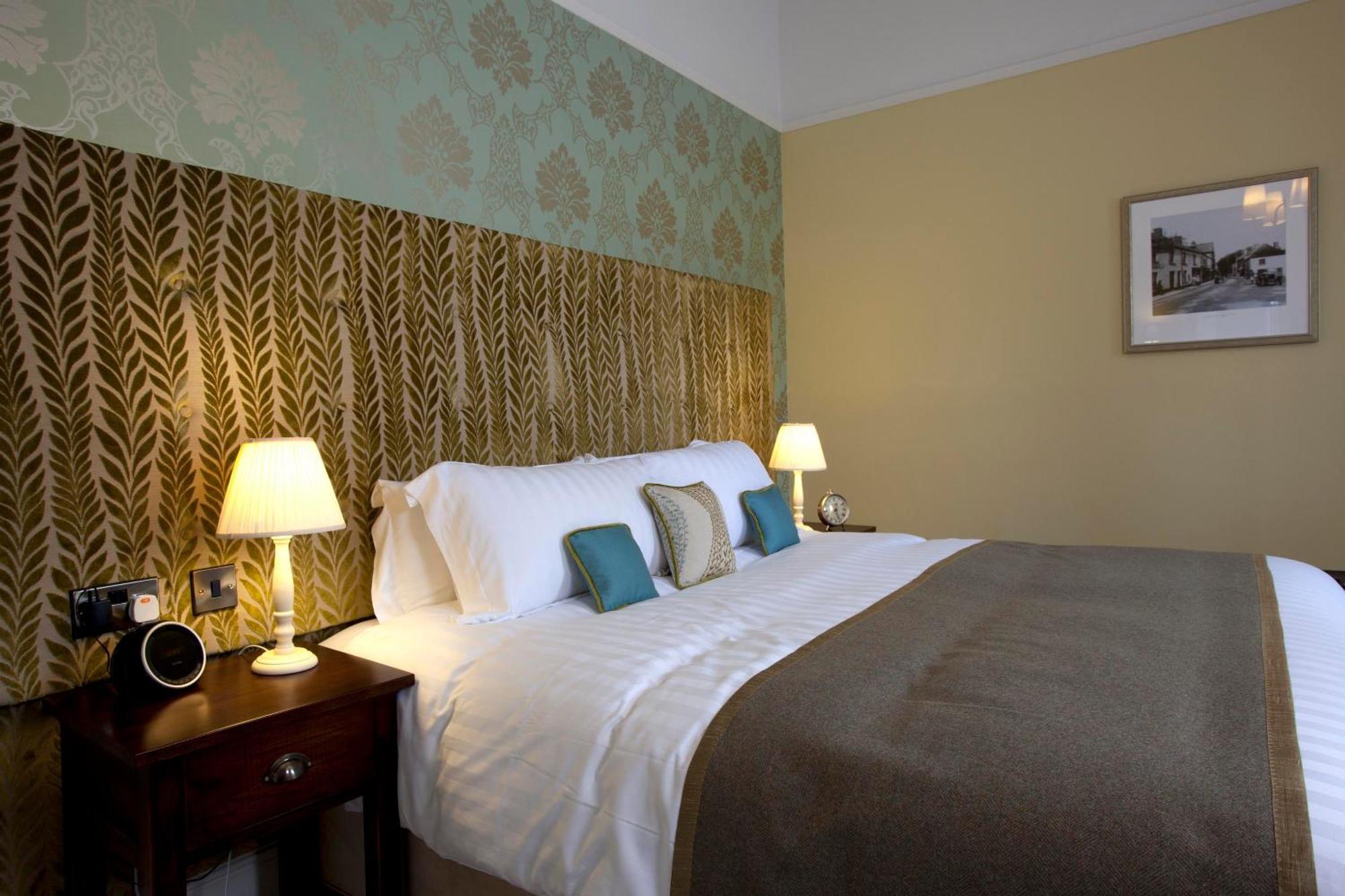 The Three Crowns 호텔 차그퍼드 외부 사진 A bedroom at the hotel