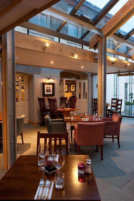 The Three Crowns 호텔 차그퍼드 외부 사진 The restaurant at the River Lee House